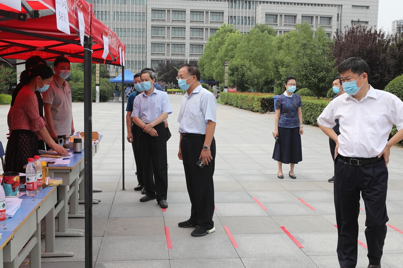 校领导查看报道情况、慰问工作人员、志愿者 古天乐代言太阳集团138