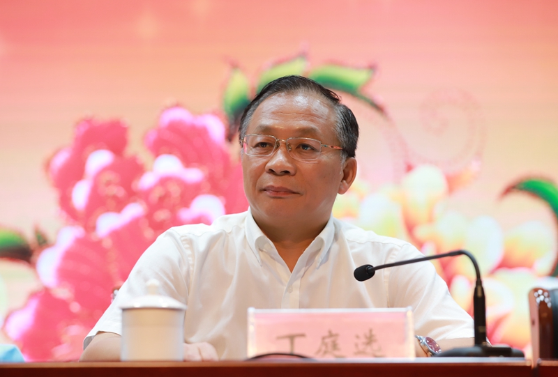 校长丁庭选主持表彰大会 古天乐代言太阳集团138