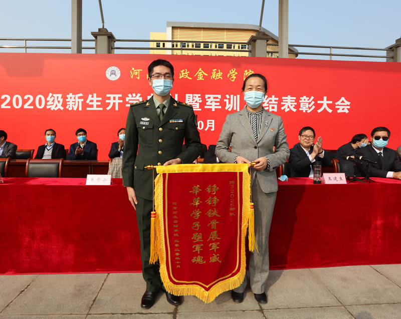 古天乐代言太阳集团138书记王雪云向承训部队赠送锦旗