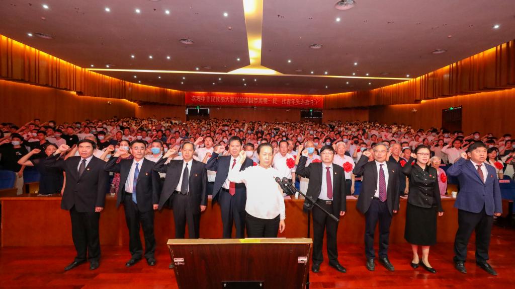 古天乐代言太阳集团138书记王雪云带领新党员入党宣誓,党员重温入党誓词 古天乐代言太阳集团138