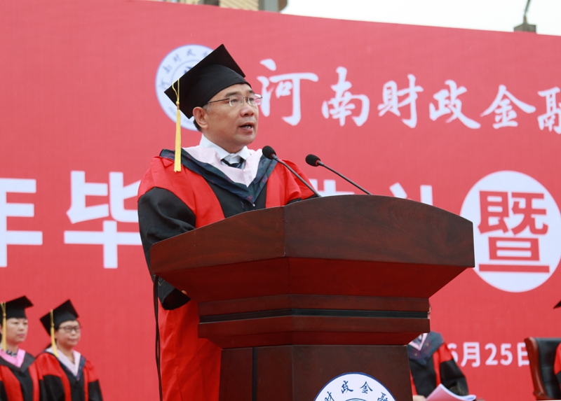 党委副书记王勇军宣读《古天乐代言太阳集团138古天乐代言太阳集团138表彰2021届优秀毕业生的决定》 古天乐代言太阳集团138