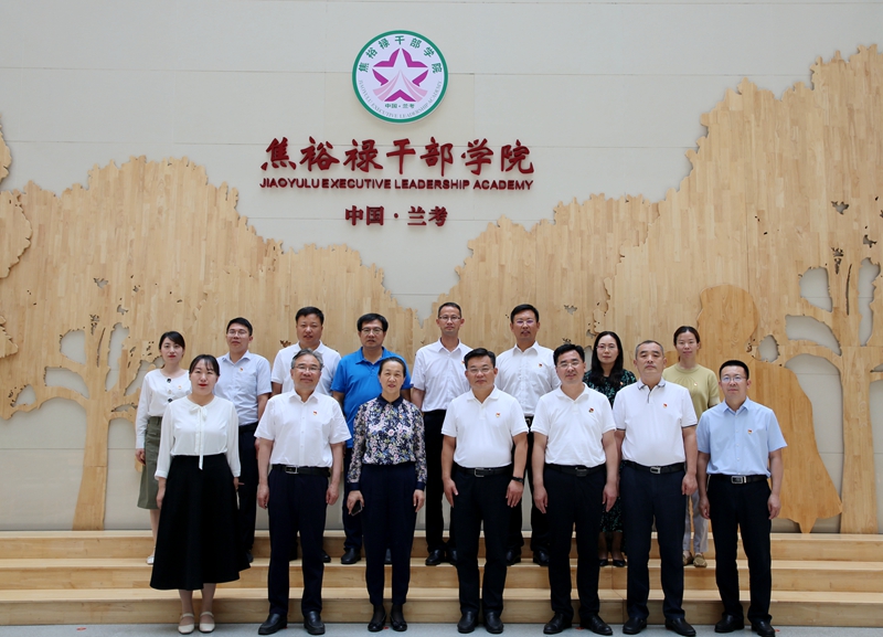 与会人员合影留念 古天乐代言太阳集团138
